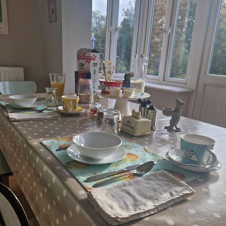 ウィンフォード Walton Crescent Bed & Breakfast エクステリア 写真